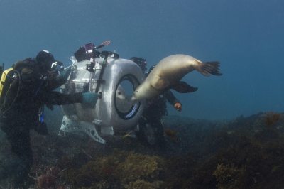 underthesea-ontheset01.jpg