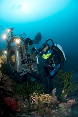 underthesea-ontheset07.jpg