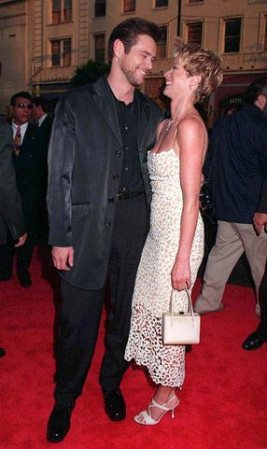The Cable Guy - Premiere
Jim Carrey and Lauren Holly at "The Cable Guy" premiere
Keywords: Jim Carrey Lauren Holly The Cable Guy Red Carpet Premiere