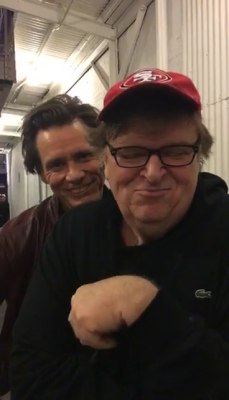 michael-moore-backstage003.jpg