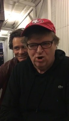 michael-moore-backstage005.jpg